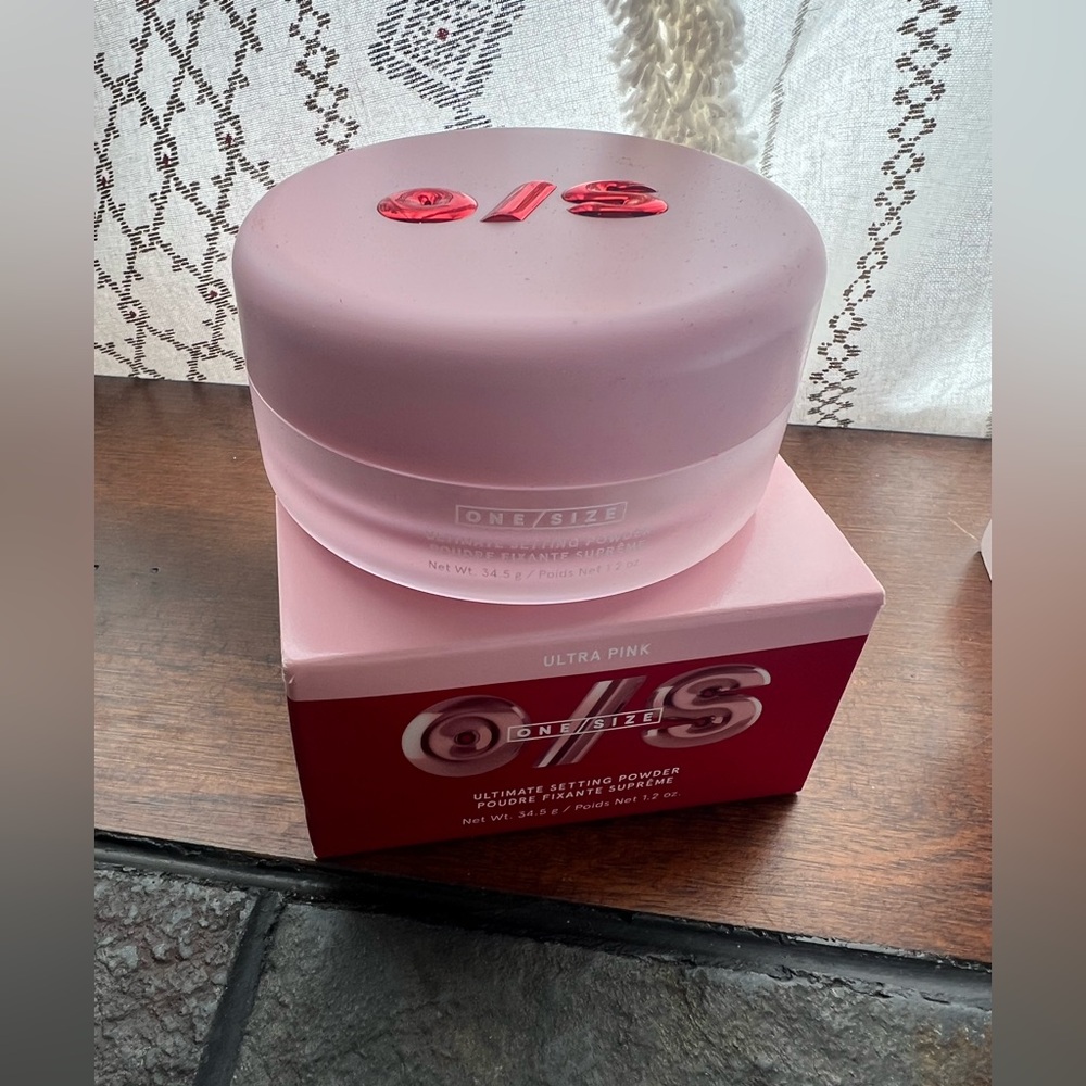 💕One/Size Ultimate setting Powder in Ultra Pink NIB💕
